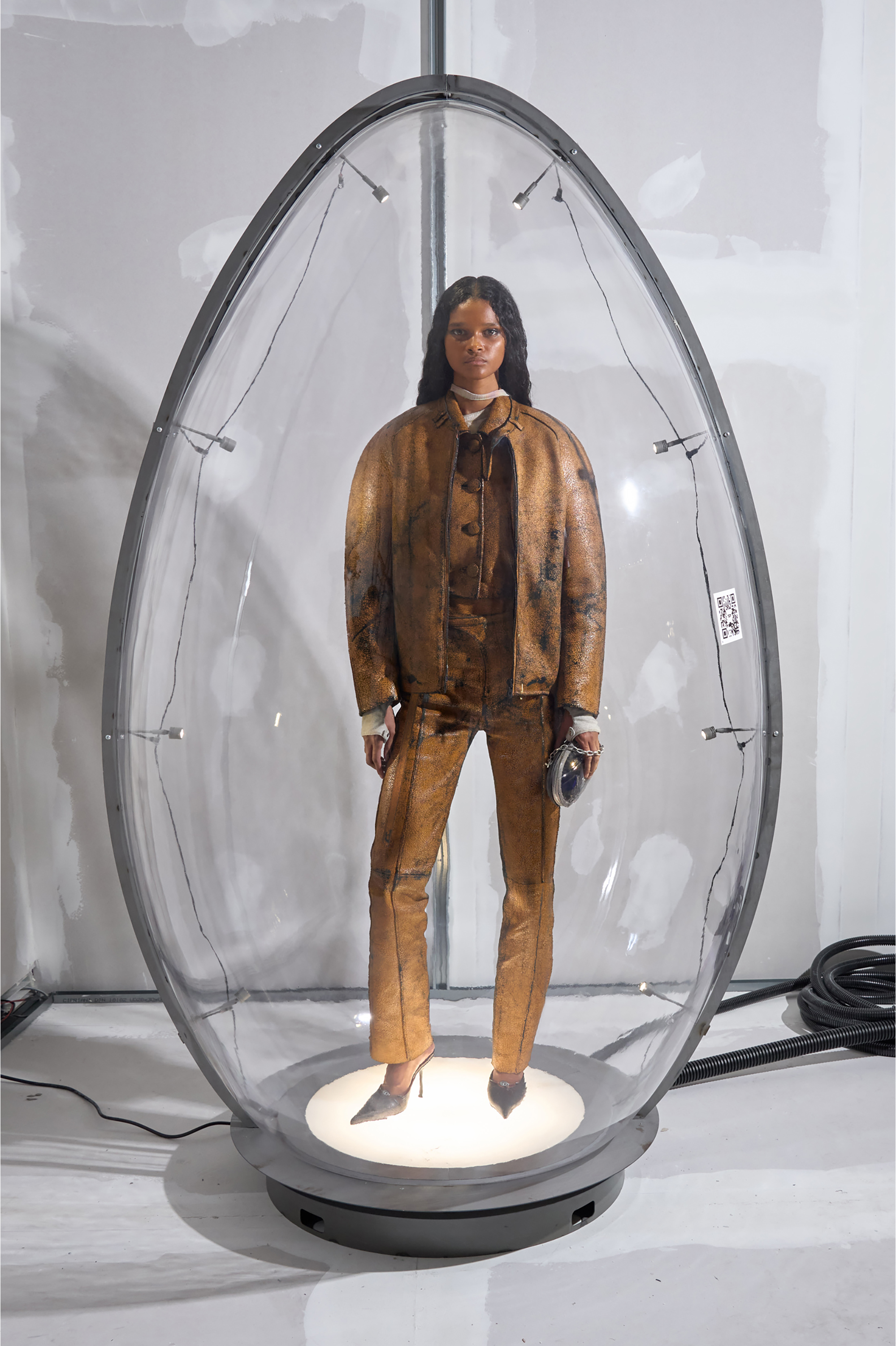 Diesel - L-RAYA, Woman's Cropped cocoon jacket in crackle leather in Brown - 3