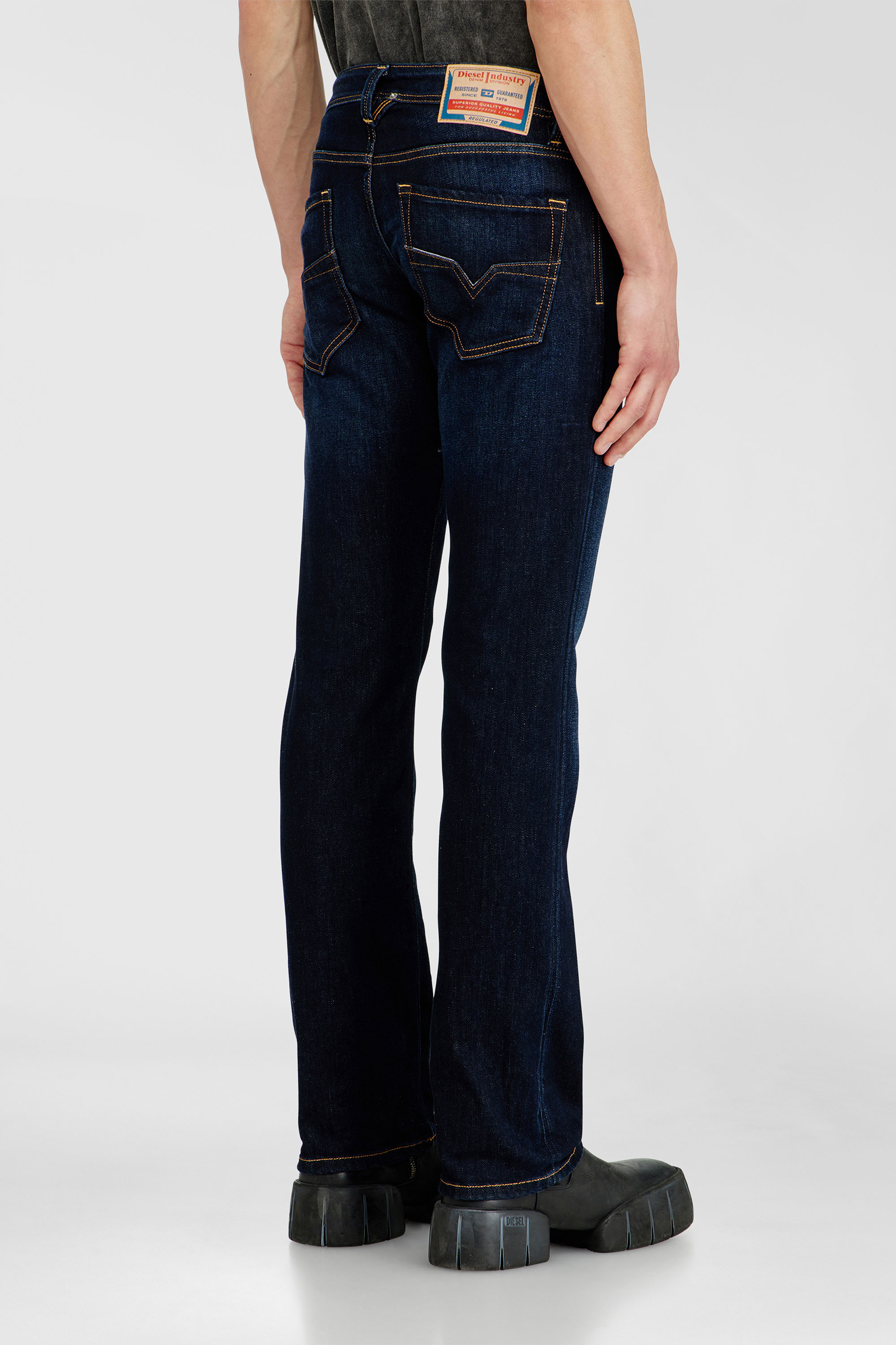 Diesel - Man's Regular Jeans 1985 Larkee 09Q15, Dark Blue - 5